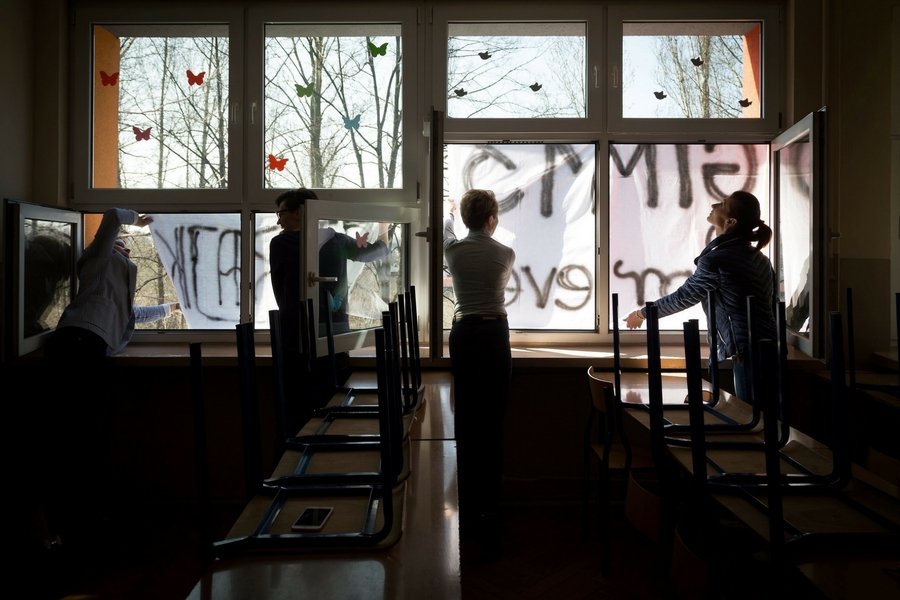 Systemu edukacji nie uratują stuzłotowe podwyżki. 1000 złotych to minimum.