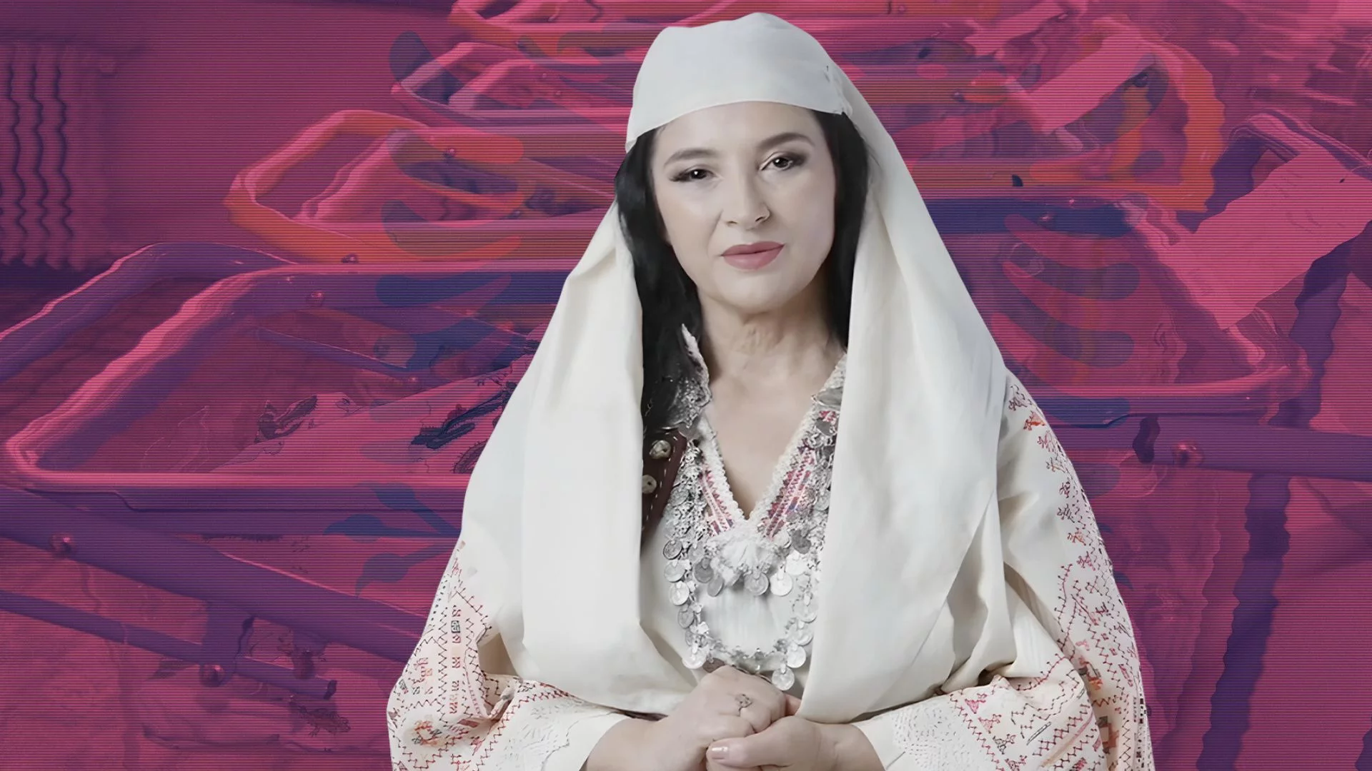 Albańska minister-AI, Diella, na tle flagi tego kraju i porodówki. Premier Edi Rama ogłosił, że bot jest w "ciąży", co jest bzdurą.