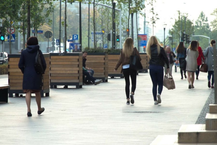 Kadr z jednego z klipów ostrzegających przed kryptowalutami na stronie uwazajnakryptowaluty.pl.