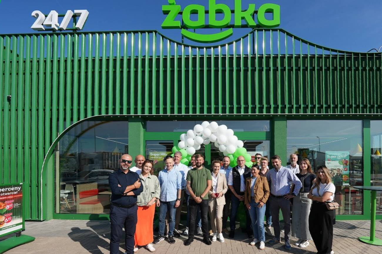 Nowe sklepy Żabki otworzono przy autostradzie A2.