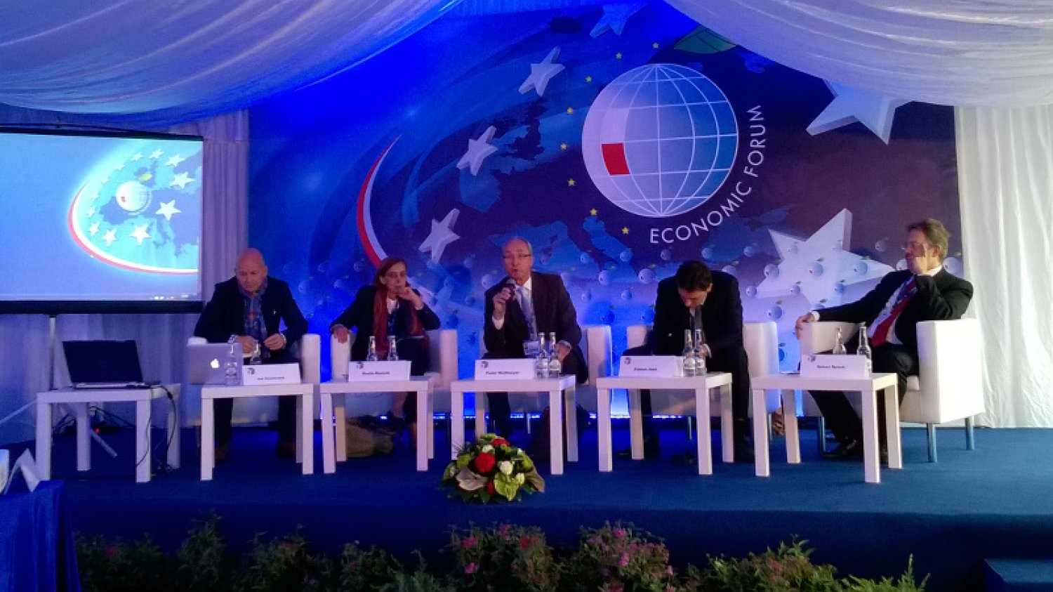 Paneliści dyskusji o przyszłości energetyki: (od lewej) Jan Grimbrandt, Stella Bianci, Peter Wolfmeyer, Andre Poschmann i Robert Spisak