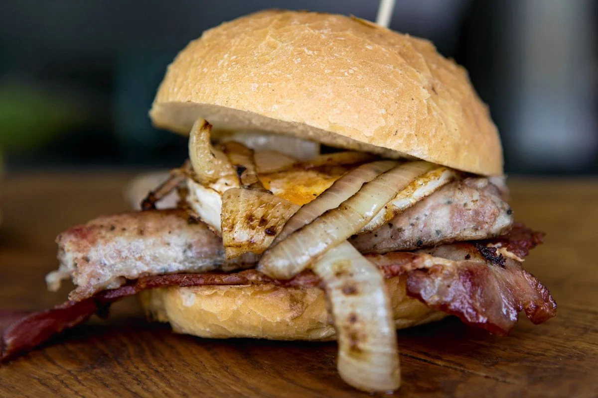 Firmy z branży spożywczej, które otrzymały wcześniej odpowiedź pozwalającą na zastosowanie 5 proc. VAT od fast foodów, musiały jednak dopłacić podatek wg 8 proc. stawki.