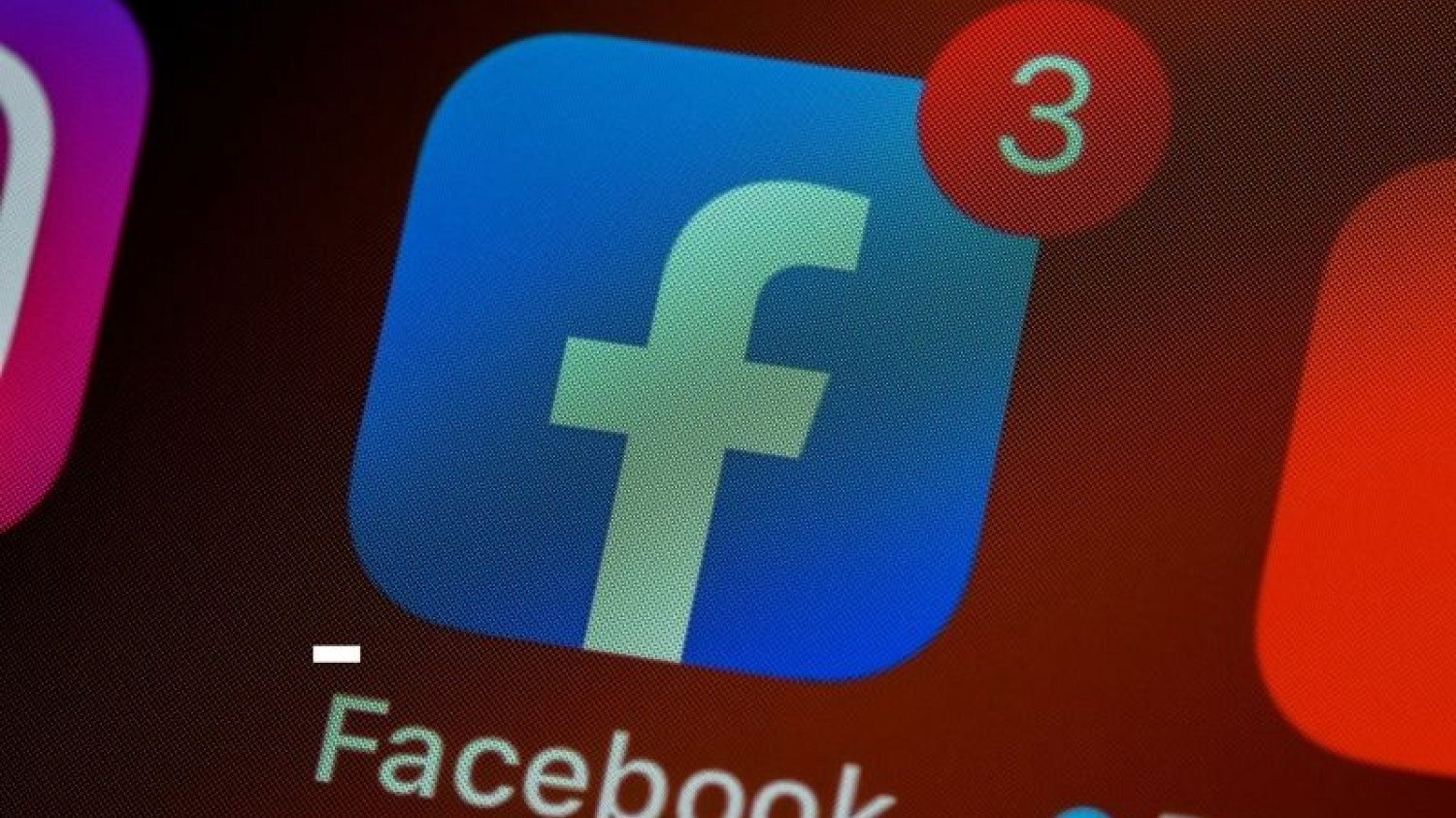 Do sieci wyciekły dane ponad pół miliarda użytkowników Facebooka, w tym wielu Polaków.