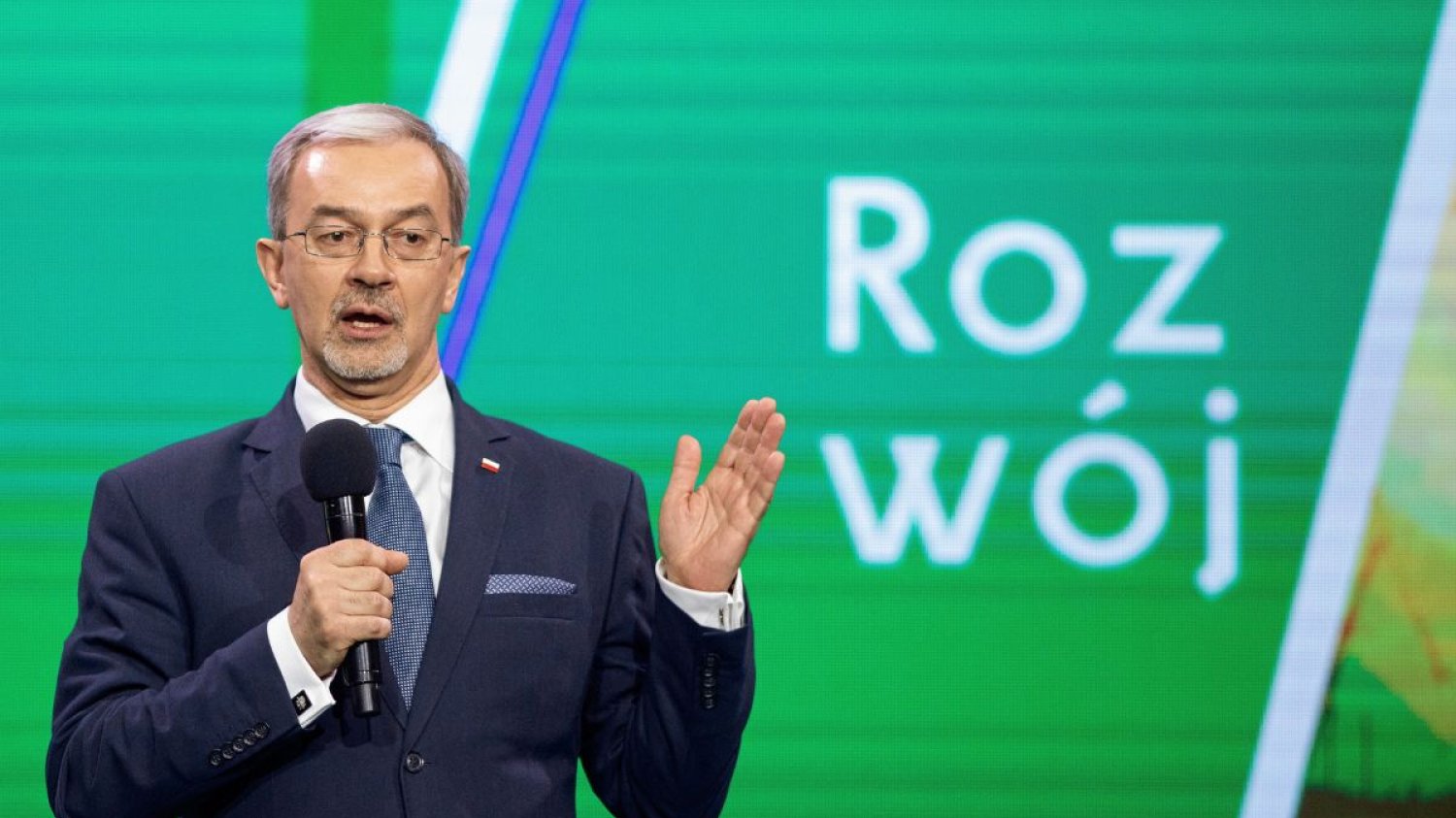 Minister inwestycji i rozwoju zapowiedział, że emeryci sami zdecydują o tym, gdzie trafią ich środki. Mogą wybrać między ZUS i IKE.