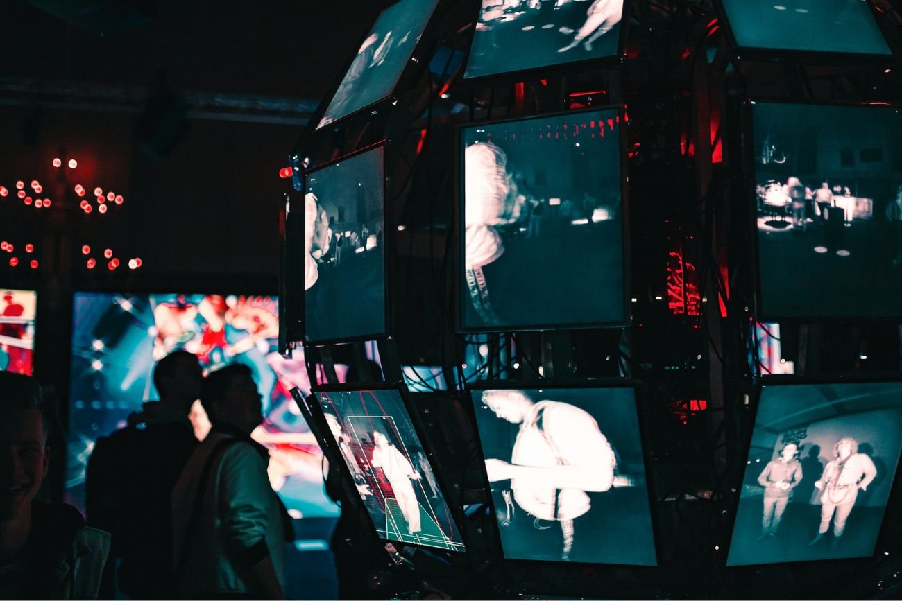 "Przypominamy o człowieku, inspirujemy technologią."