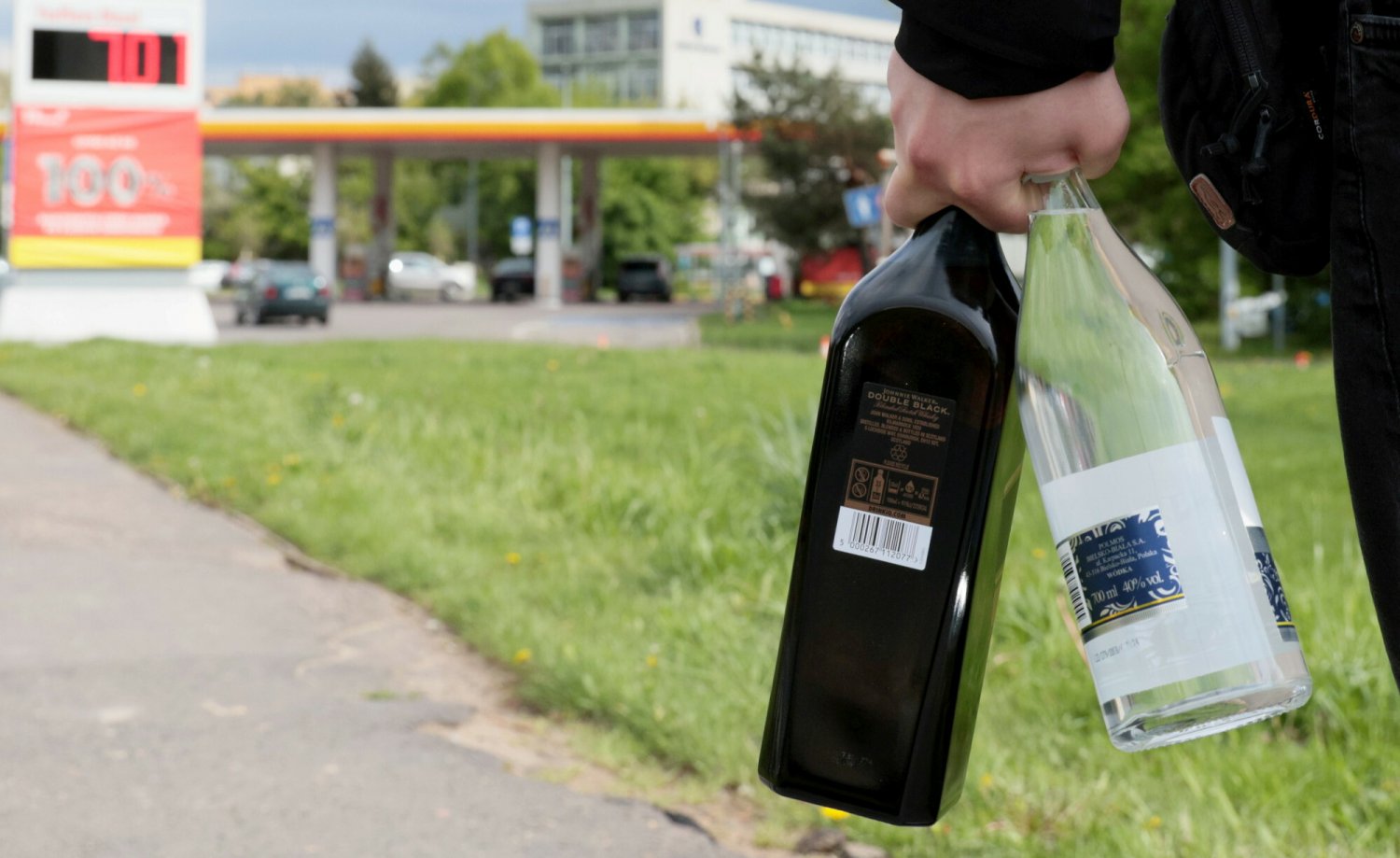 Zakaz sprzedaży alkoholu na stacjach benzynowych – najnowszy sondaż IBRIS