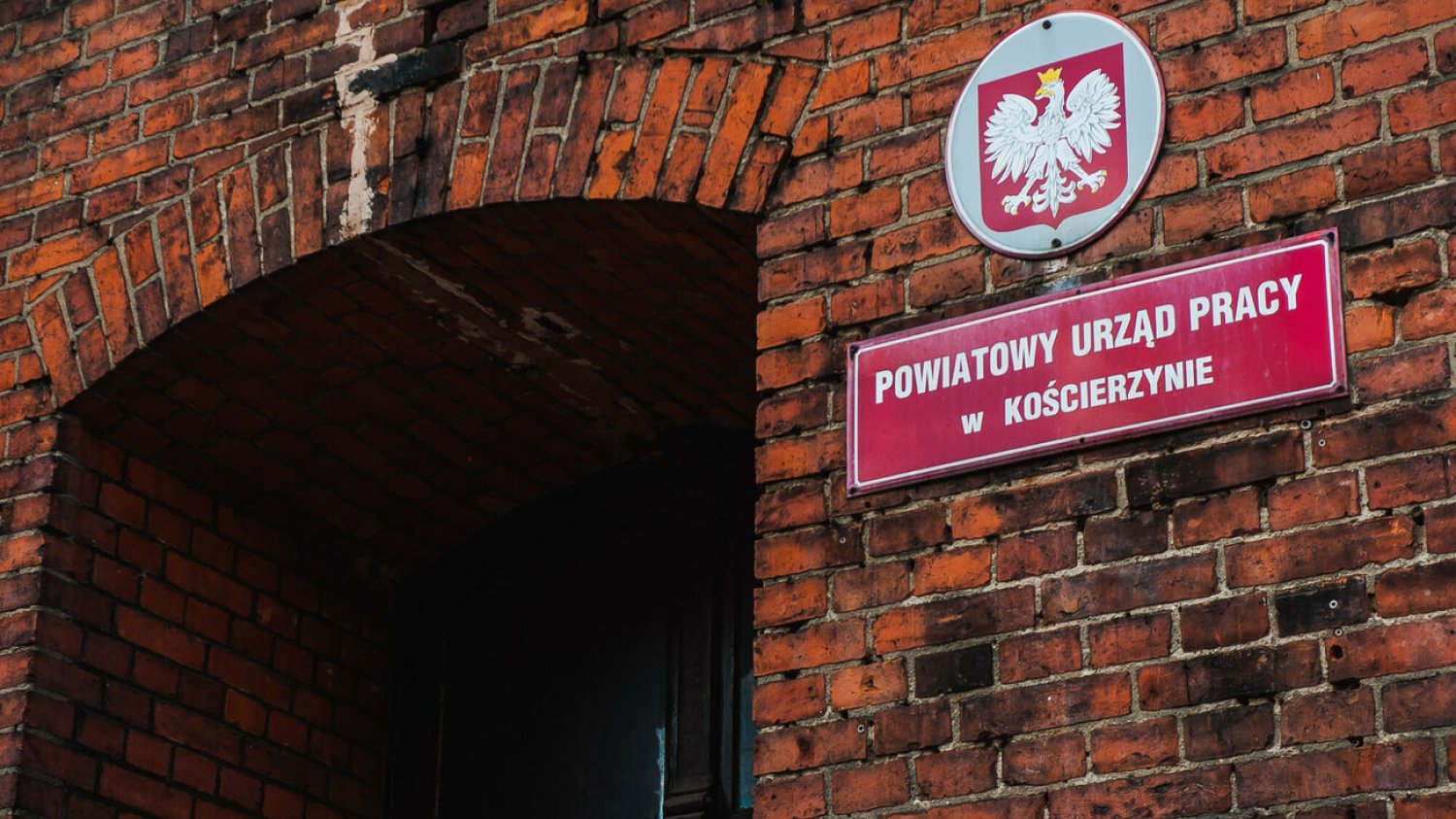Tendencja ta dotyczy zarówno sektora prywatnego, jak i publicznego.