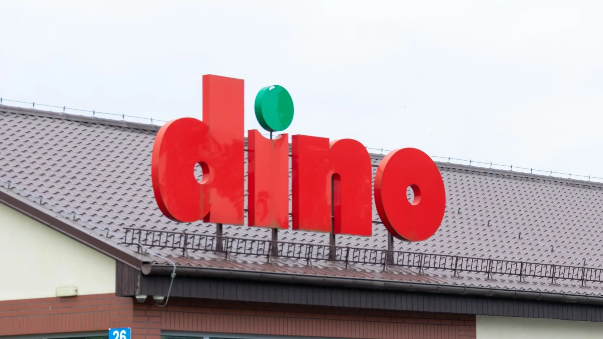 Blokowali kierowcom zmianę pracy? UOKiK bierze się za Dino