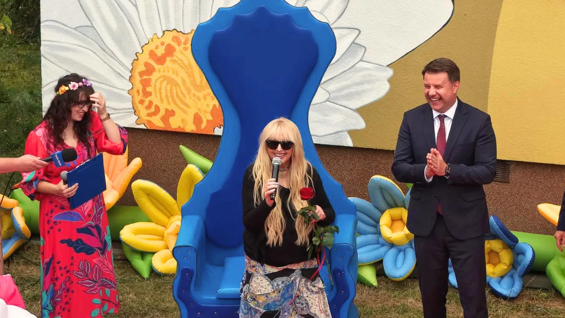 Tłum przyszedł zobaczyć Marylę Rodowicz. W Opolu odsłonięto jej wielki mural