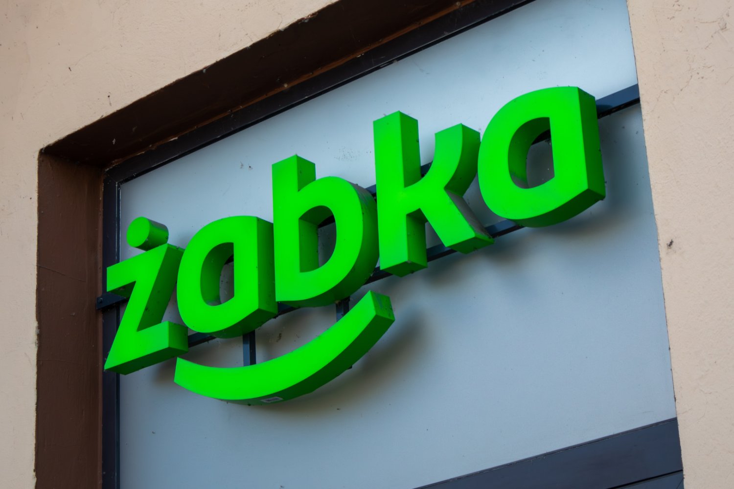 Logo sklepu Żabka.