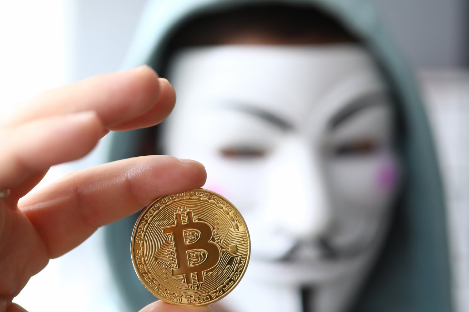 3 kryptowalutowe afery w Polsce. Nie tylko przez Zondacrypto straciliśmy miliony haker trzyma bitcoina