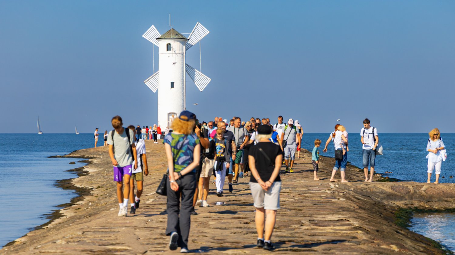 Duńczycy o Polsce: "Nowe supermocarstwo". Nadciąga do nas turystyczne tsunami Turyści w Polsce w Świnoujściu.
