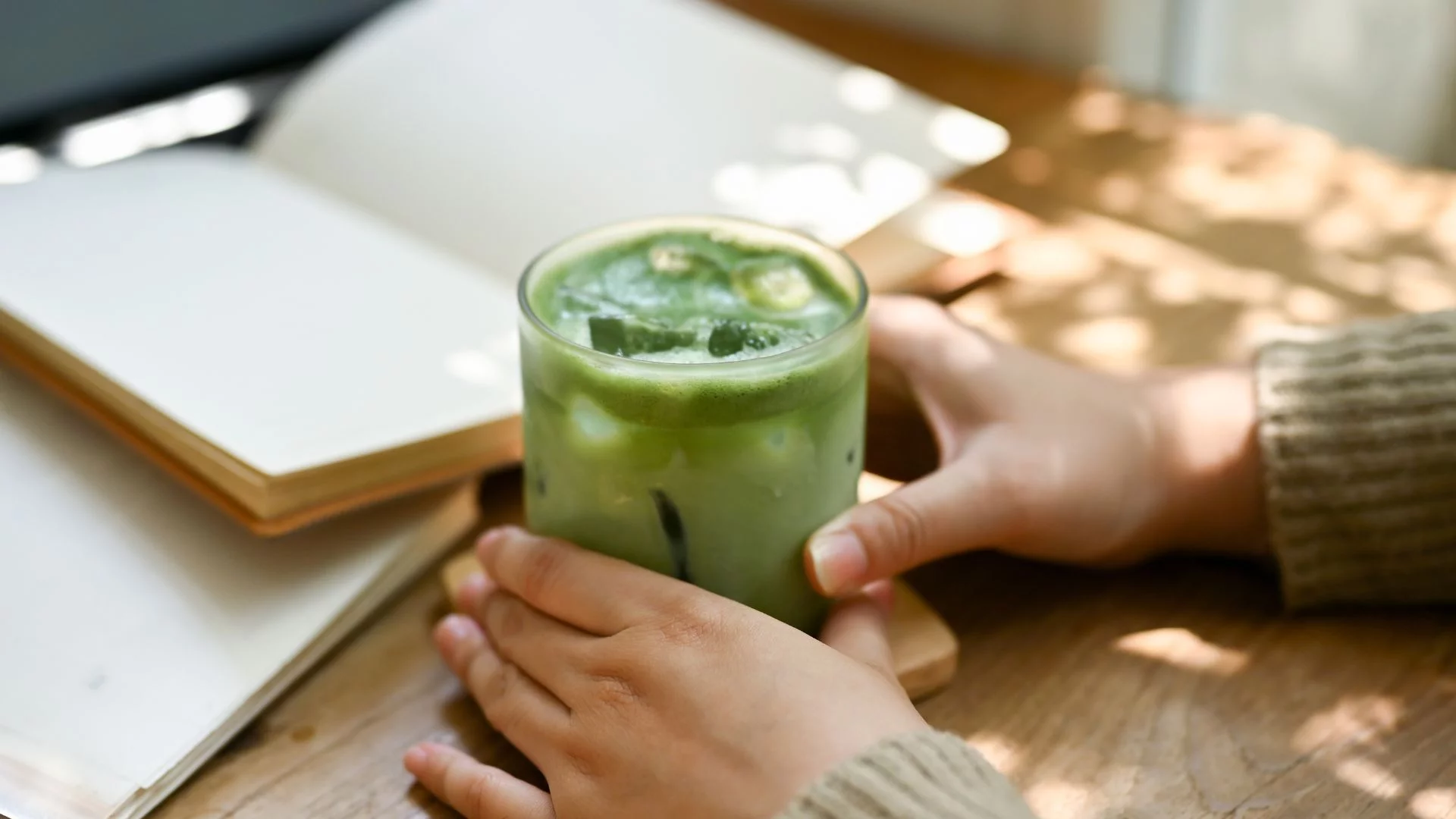 Matcha to nowa dubajska czekolada. A na horyzoncie już nowy trend Picie matcha.