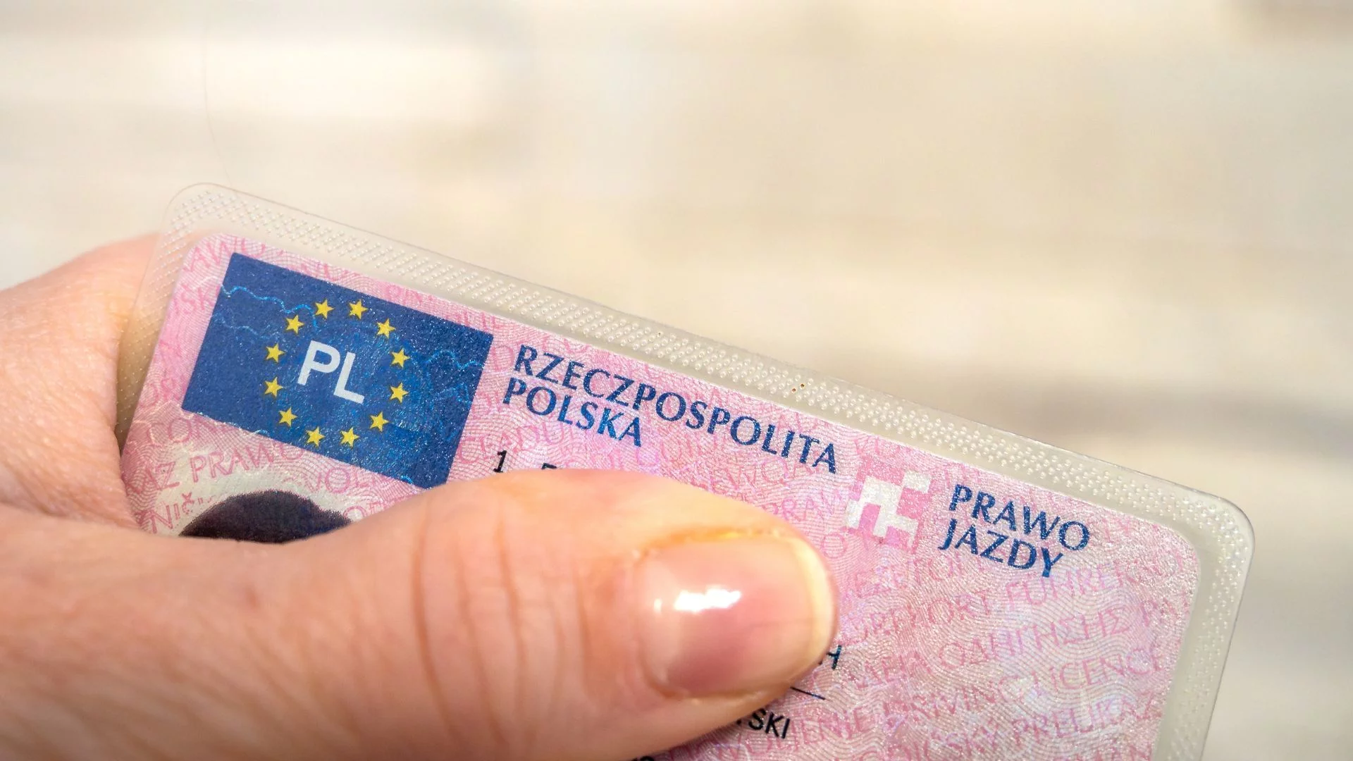 Ile kosztuje prawo jazdy kat. B w Warszawie w 2026? Łączna kwota może Cię zamurować