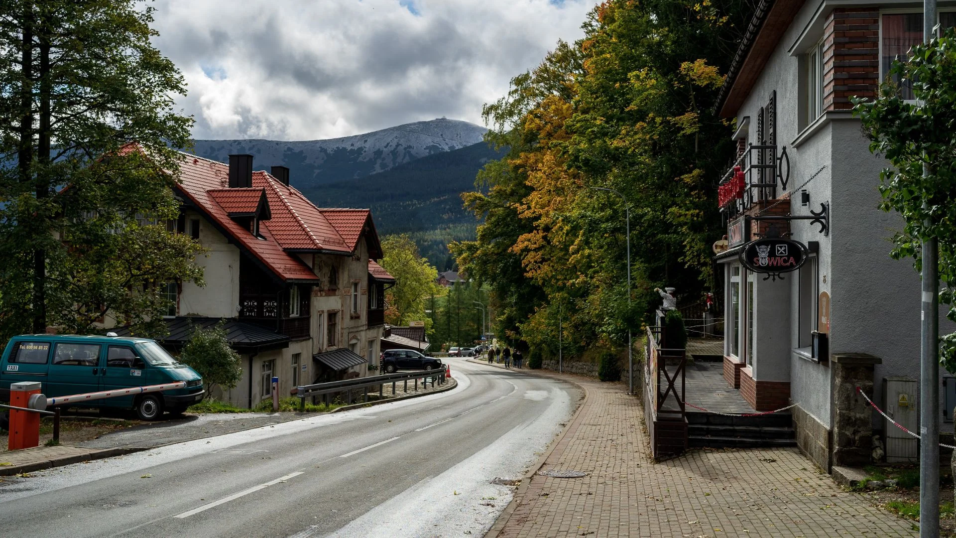 Długi weekend w październiku. Sprawdziliśmy, gdzie najtaniej wyjechać po sezonie