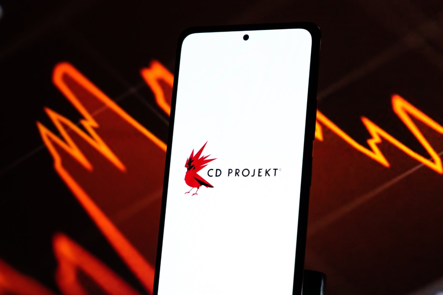 logo CD Projektu, w tle kurs spada