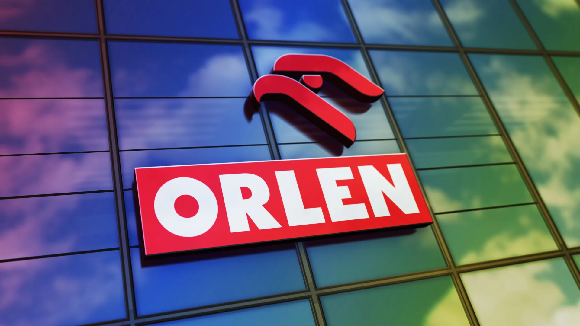 logo orlenu na panelach fotowoltaicznych