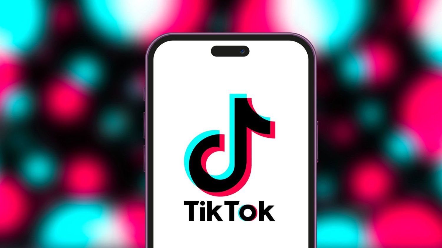 TiKTok nie zgadza się z raportem NASK o Chinach. "Interpretowanie organicznego deficytu treści" Logo TikTok na smartfonie.