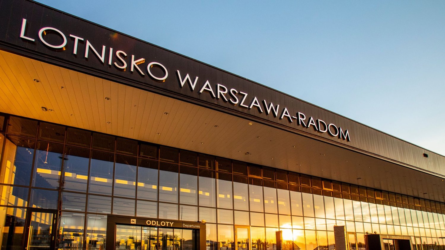Dramatyczna sytuacja w Radomiu. Lotnisko ledwo zipie i zwalnia jedną trzecią załogi