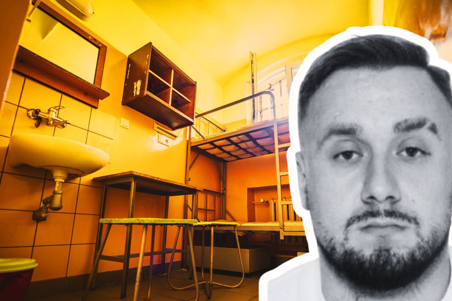 Łukasz Żak na tle więziennej celi.