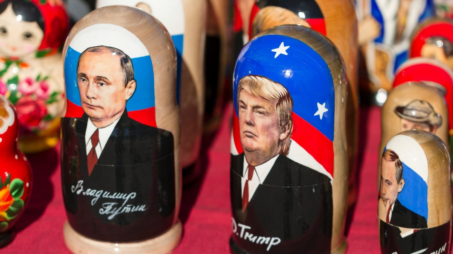 Matrioszki przedstawiające Władimira Putina i Donalda Trumpa.