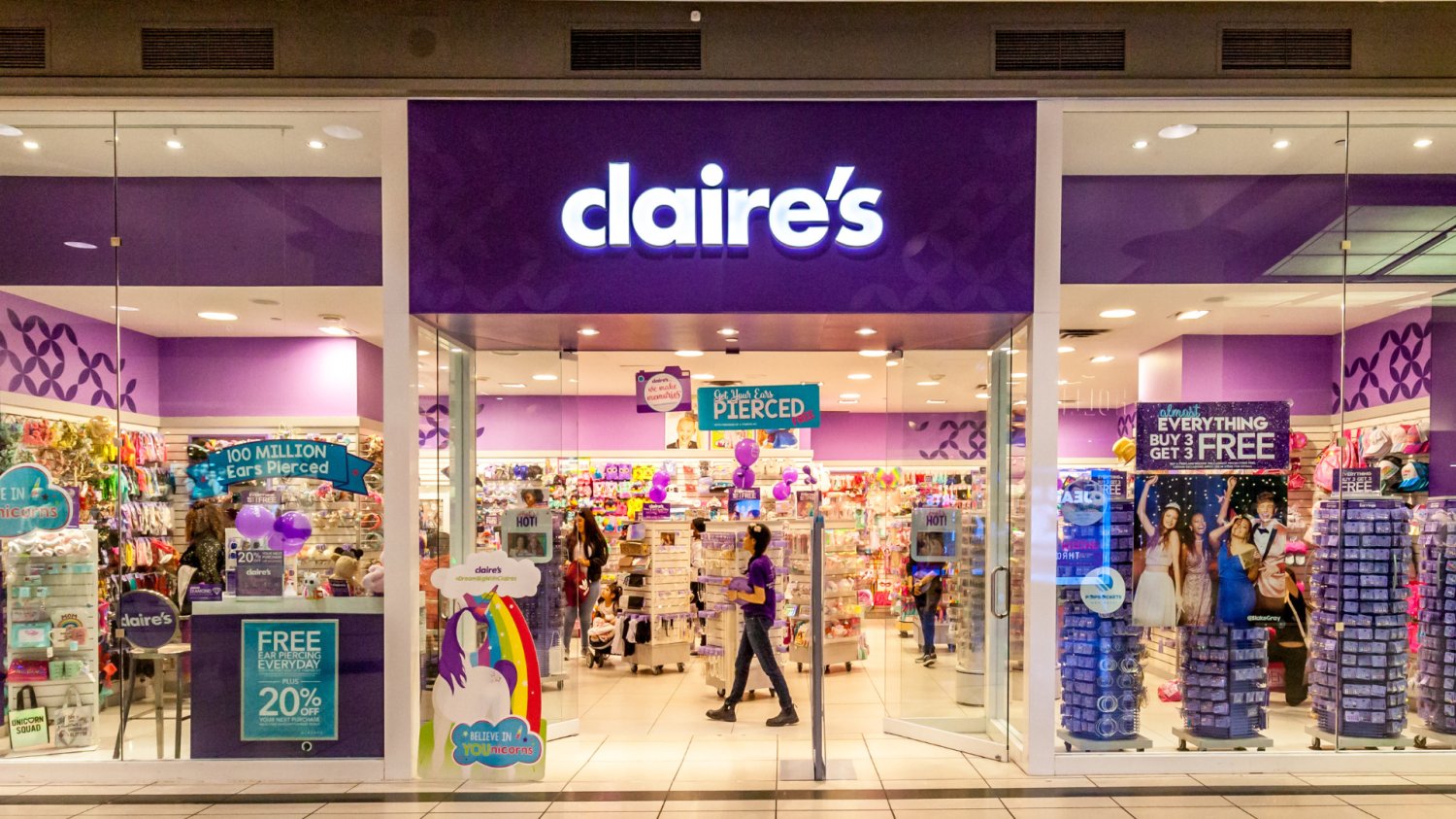 Kolejna znana marka opuszcza Polskę. Klientki poczują jej brak w galeriach Sklep sieci Claire;s