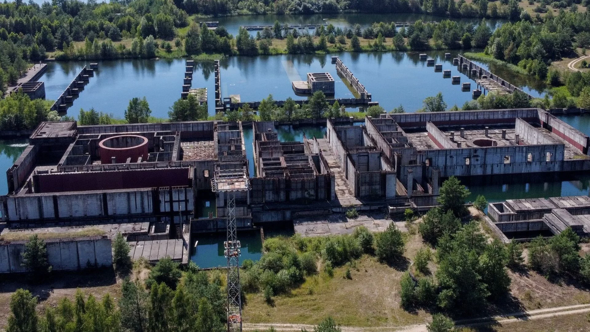 Żarnowiec dostanie drugie życie. Atomowy sen PRL-u nadal z potencjałem Nieukończona elektrownia jądrowa Żarnowiec.