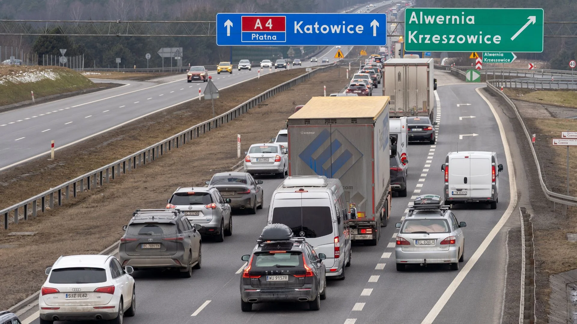 Wielka zmiana na dojeździe do lotniska w Pyrzowicach. Kierowcy dostaną drugą jezdnię samochody na drodze w kierunku Katowic.