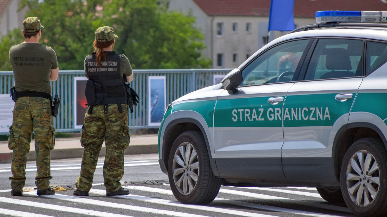 Pakt migracyjny wszedł w życie. Sprawdziliśmy dokumenty i... prawica nie będzie zadowolona polska straż graniczna