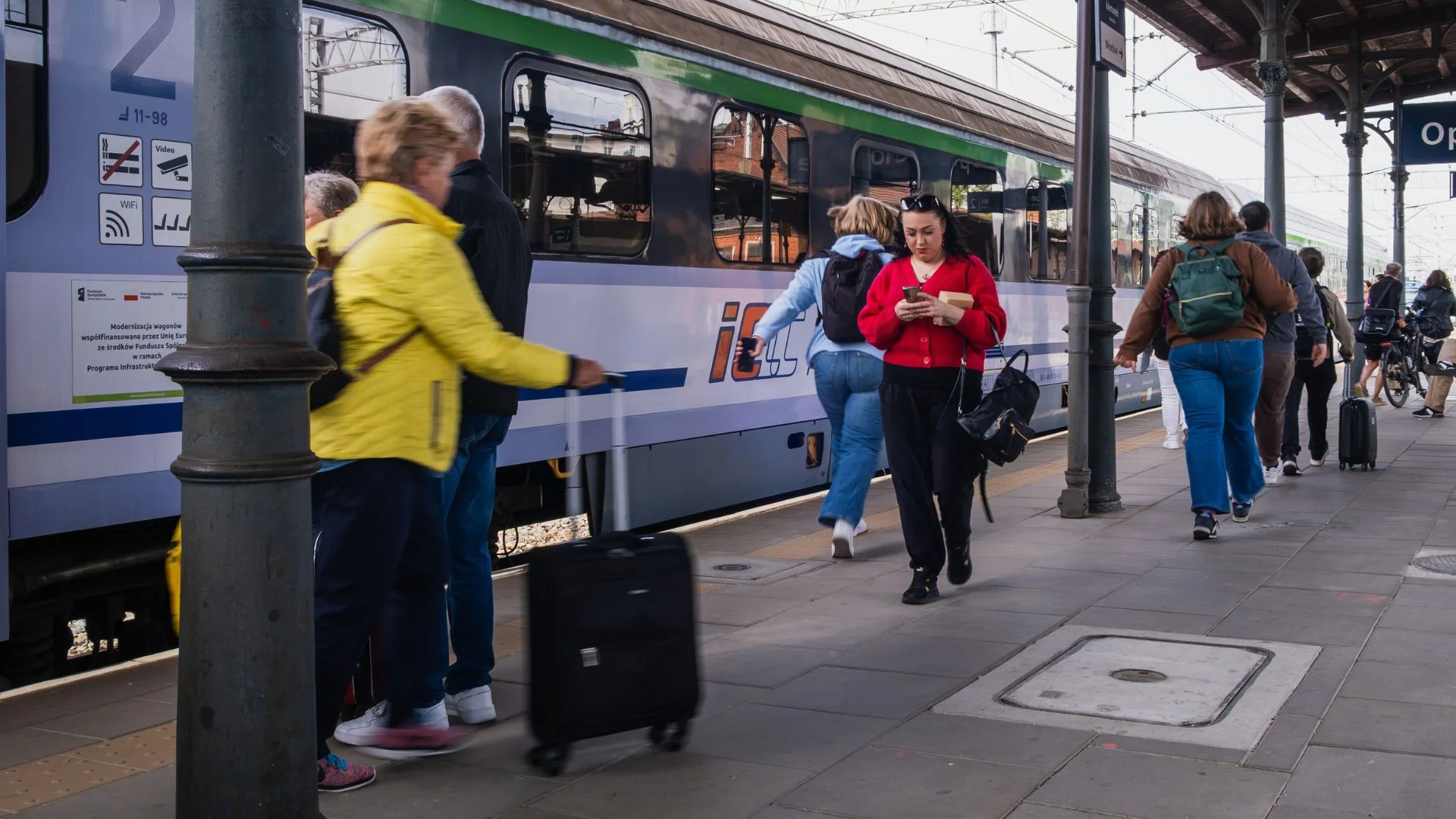 Polska kolej bije rekordy popularności. W planach wielkie inwestycje i nowe połączenia Pociąg PKP Intercity