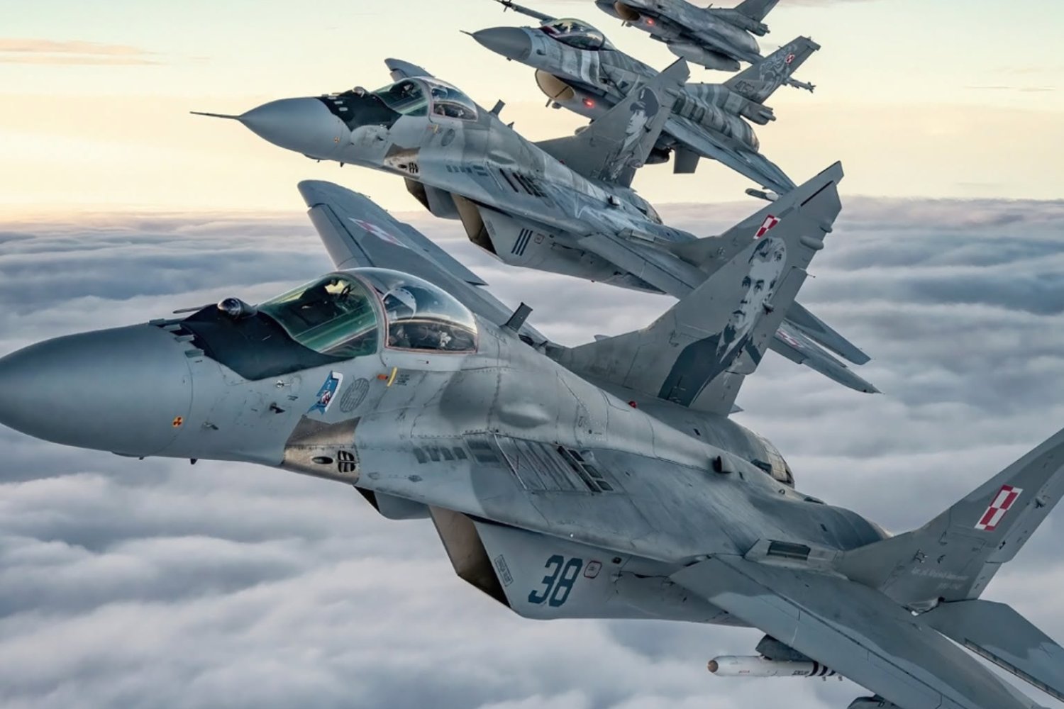 Pokaz Air SHOW Radom 2025. Cztery odrzutowce MiG-29.