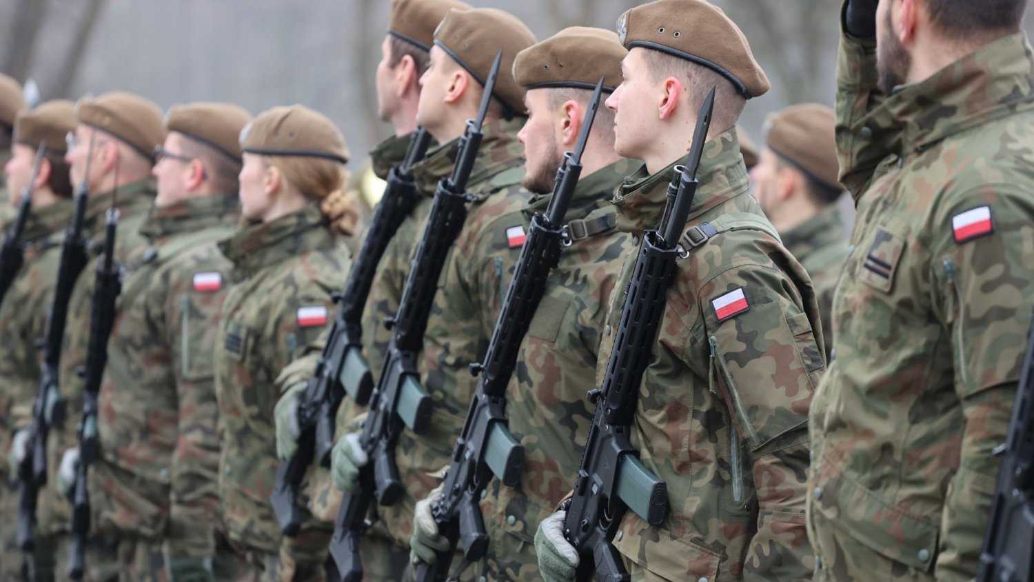 Stała pensja za czekanie pod telefonem? Tak PiS chce przyciągnąć rezerwistów