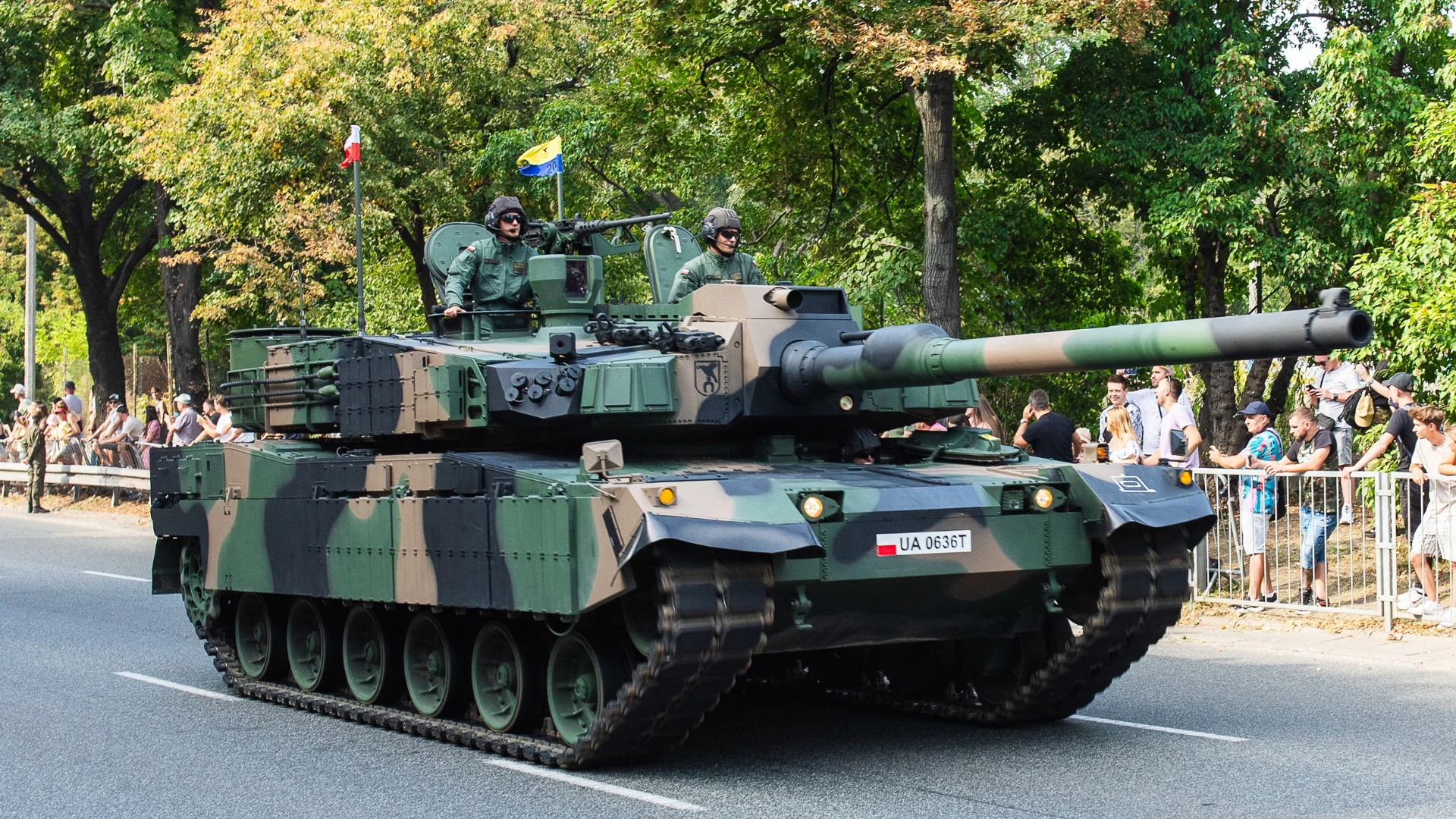 Polski czołg podczas defilady.