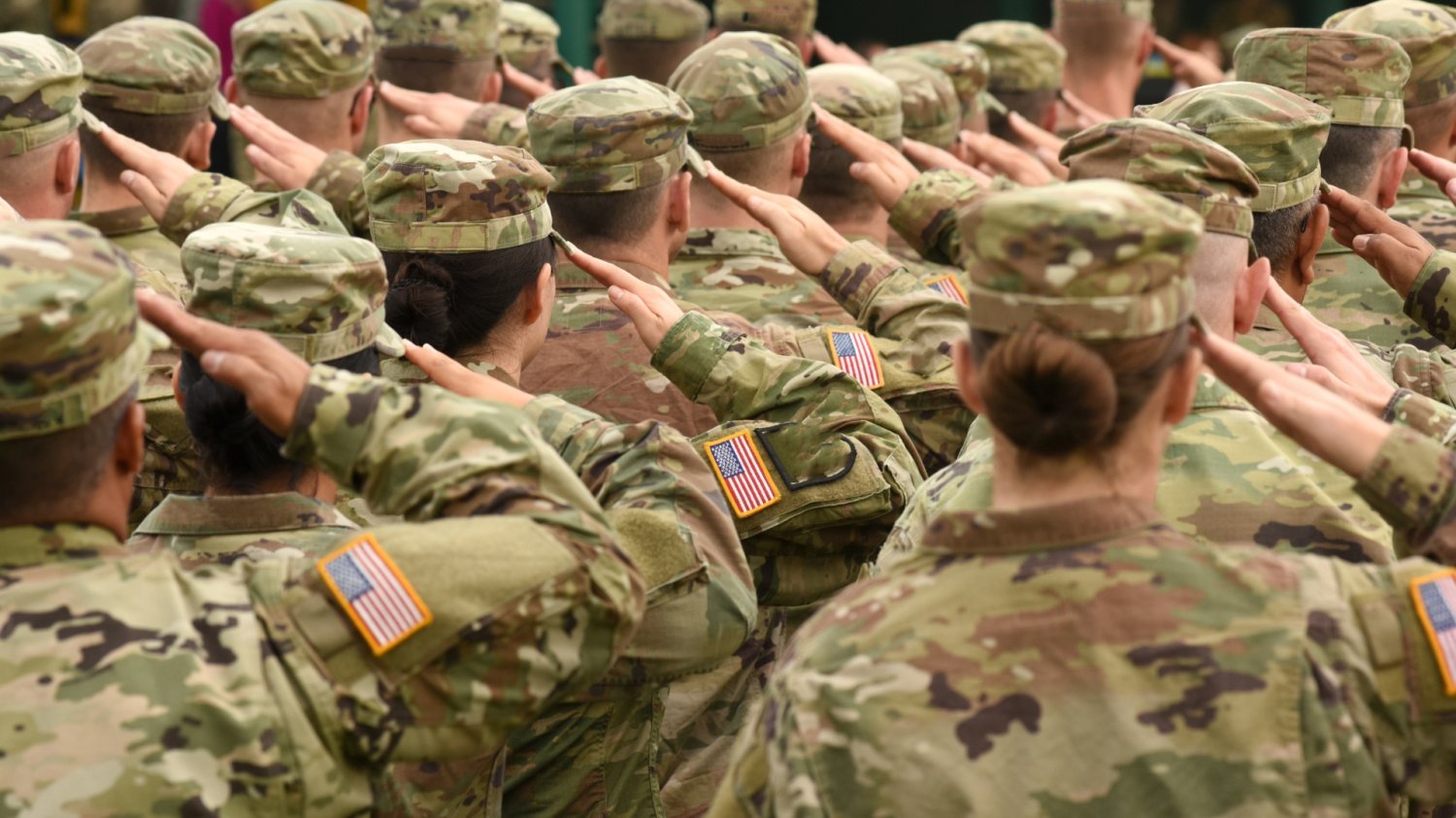 Amerykańscy marines ruszają nad Bałtyk. W ruch pójdą drony i sensory Amerykańscy żolnierze salutujący