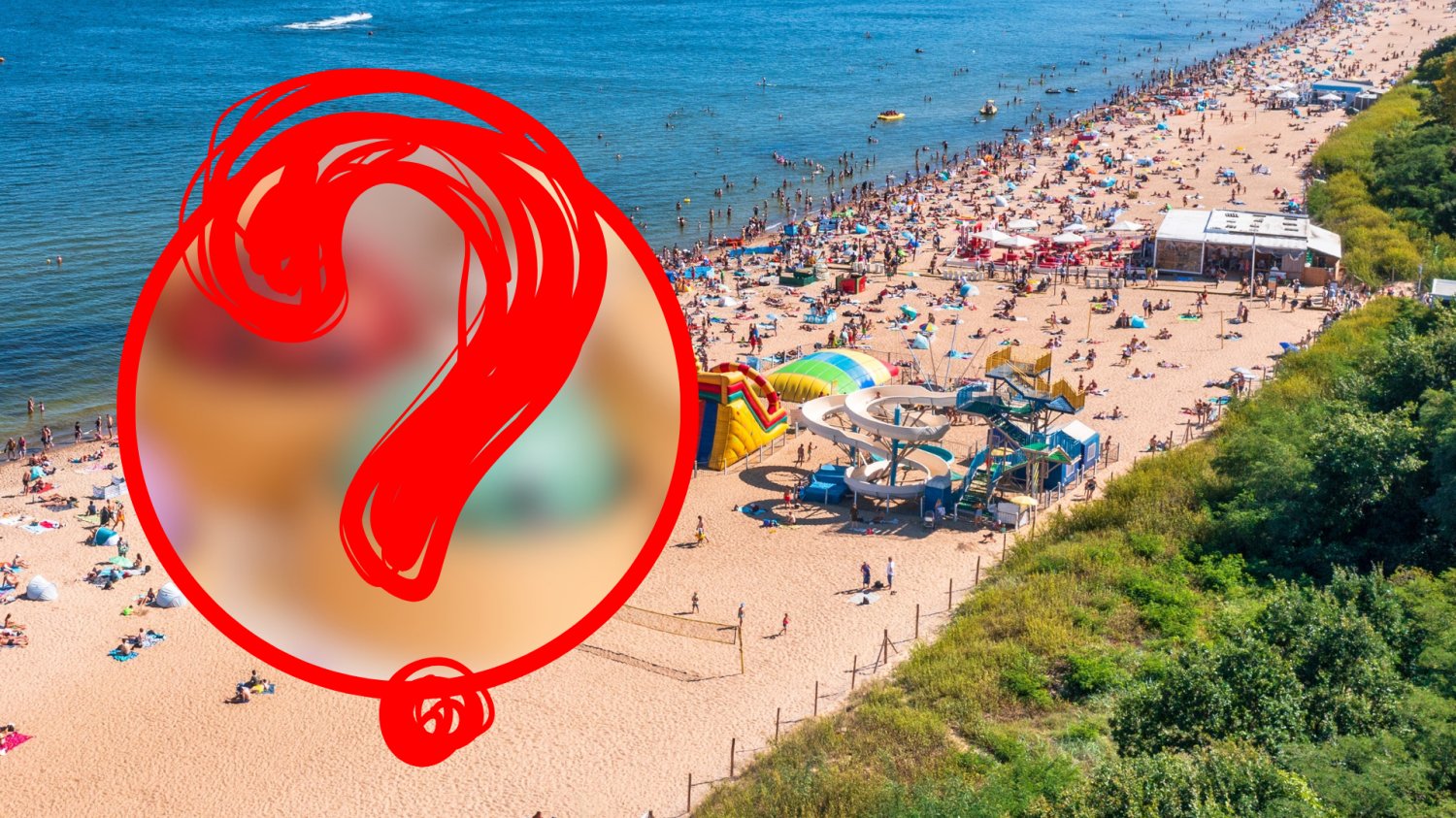 Nadmorskie stragany mają nowy hit. Gęś Pipa i Labubu to już przeszłość Plaża w Gdańsku z turystami. Nowa zabawka w czerwonym kółku i znakiem zapytania.