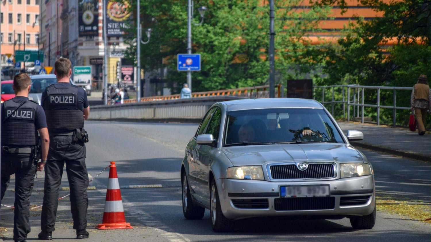 Kontrole graniczne na razie zostają. Niemiec nie obchodzi nowy pakt azylowy UE
