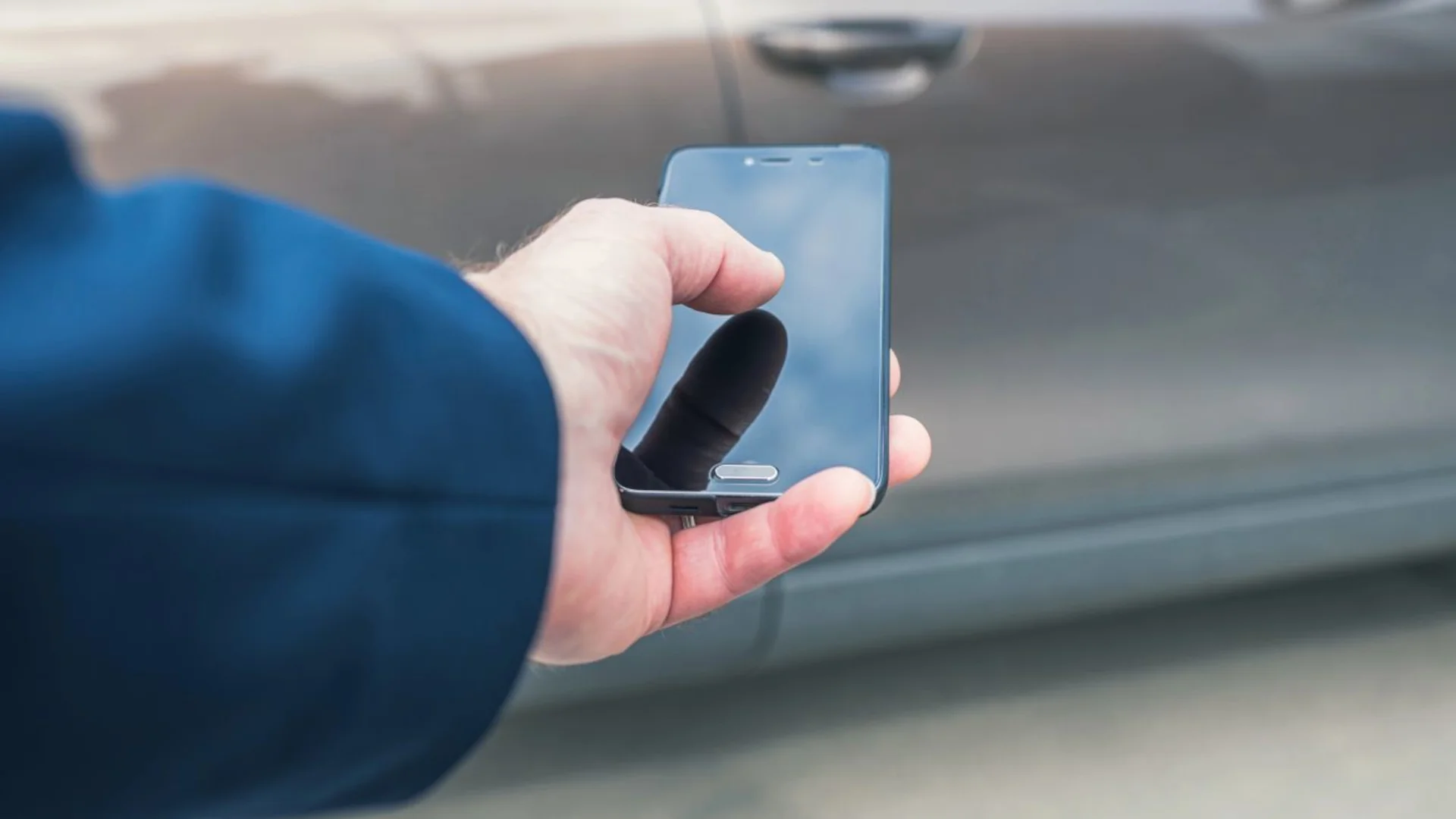 Smartfon zamiast fizycznego kluczyka. Czy cyfrowe sterowanie autem jest odporne na cyberzagrożenia?