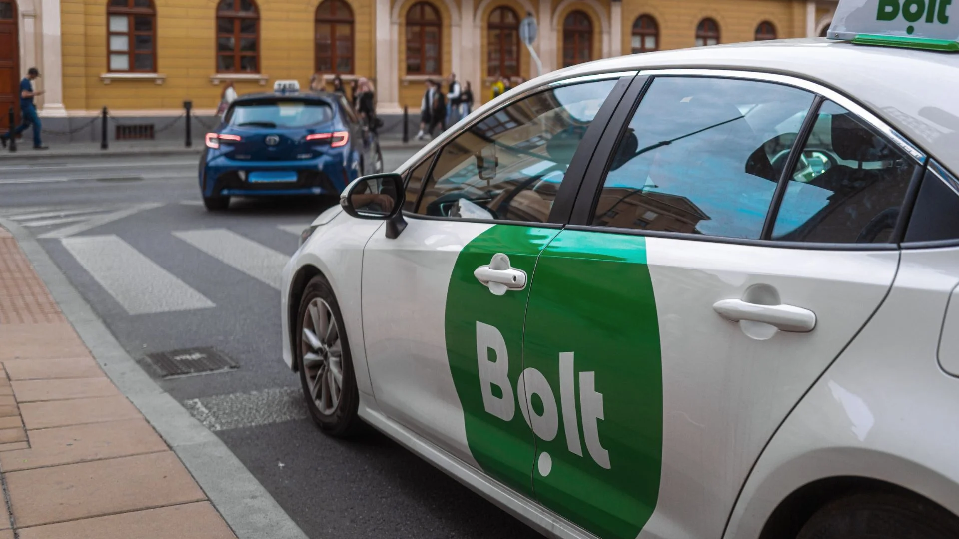 Panek zniknął, Bolt wjeżdża cały na zielono. Warszawa ma nowy carsharing