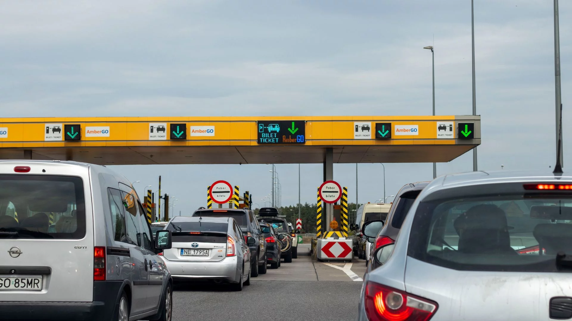 Pułapka e-TOLL i 500 zł kary. KAS wyleje kubeł zimnej wody na pół miliona Polaków
