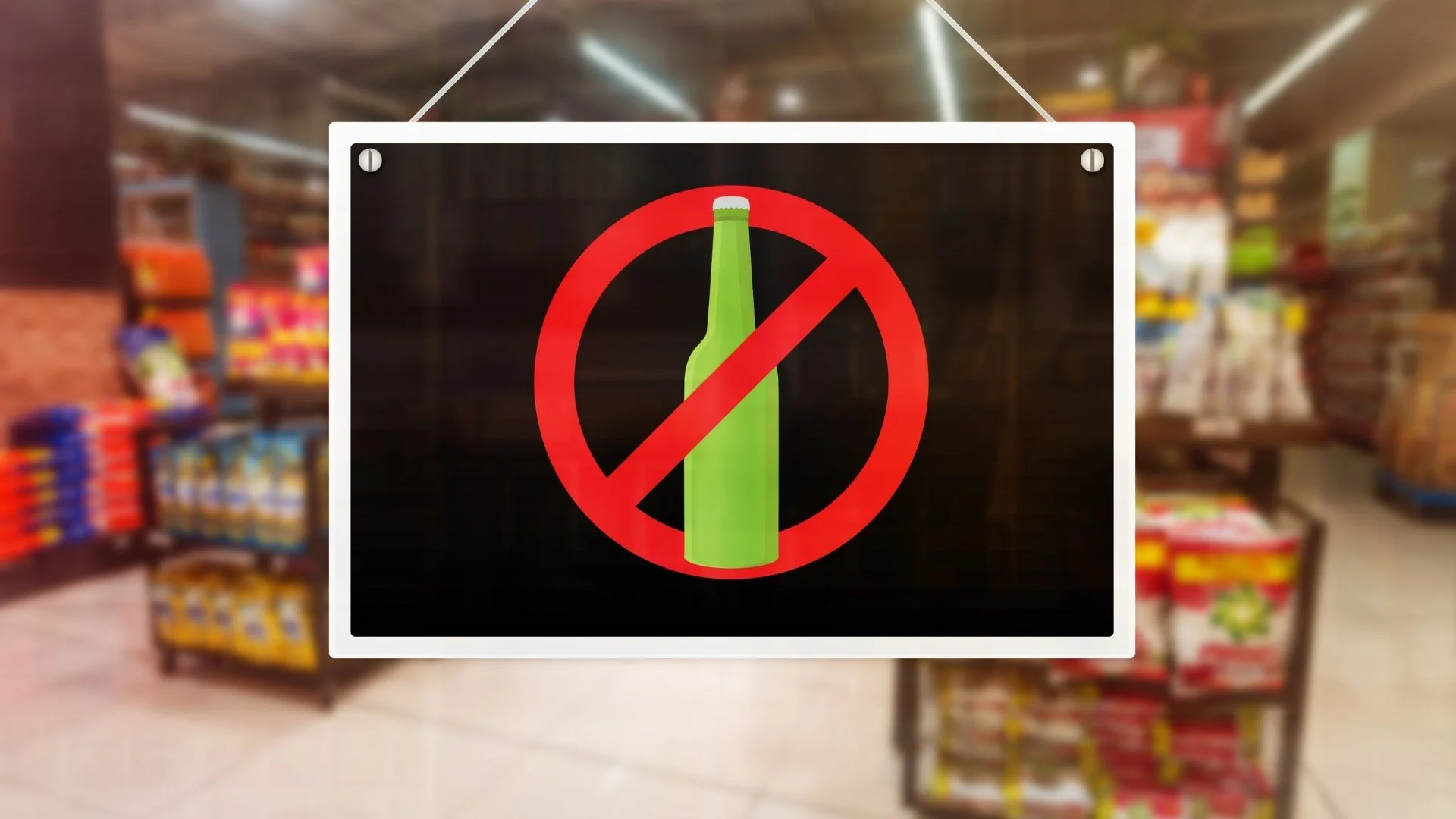 Kraków zmienia zasady od wtorku. O 22:00 sklepy zamykają półkę z alkoholem. znak z przekreśloną butelką.