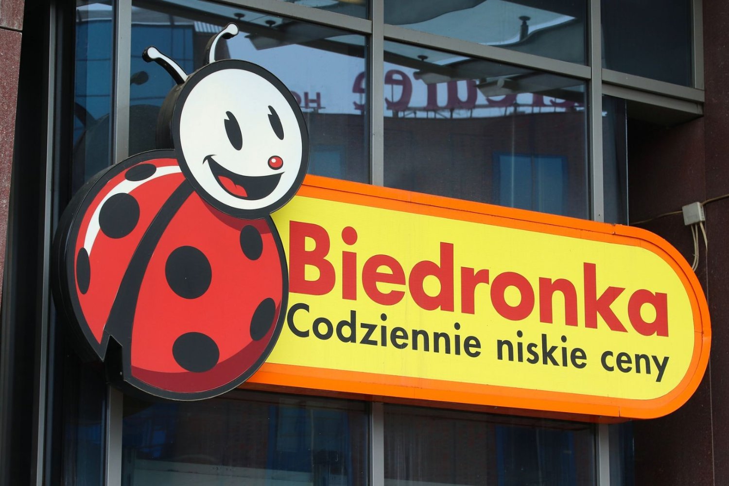 Tesco znika z kolejnych krajów. Biedronka może przejąć ponad 500 sklepów Sklep Biedronka