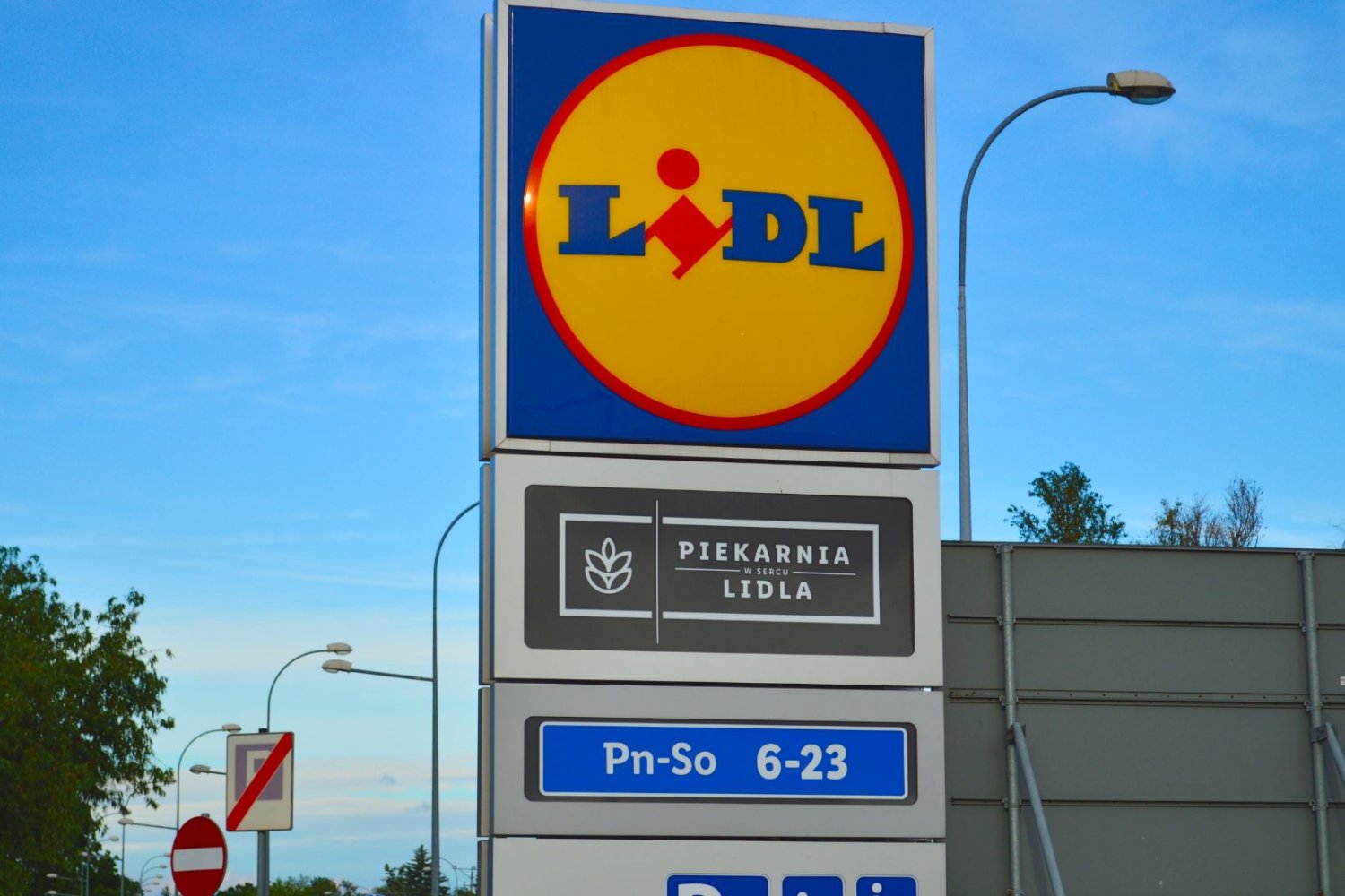 Ważna zmiana w Lidlu od października. Chodzi o bony kaucyjne Sklep Lidl