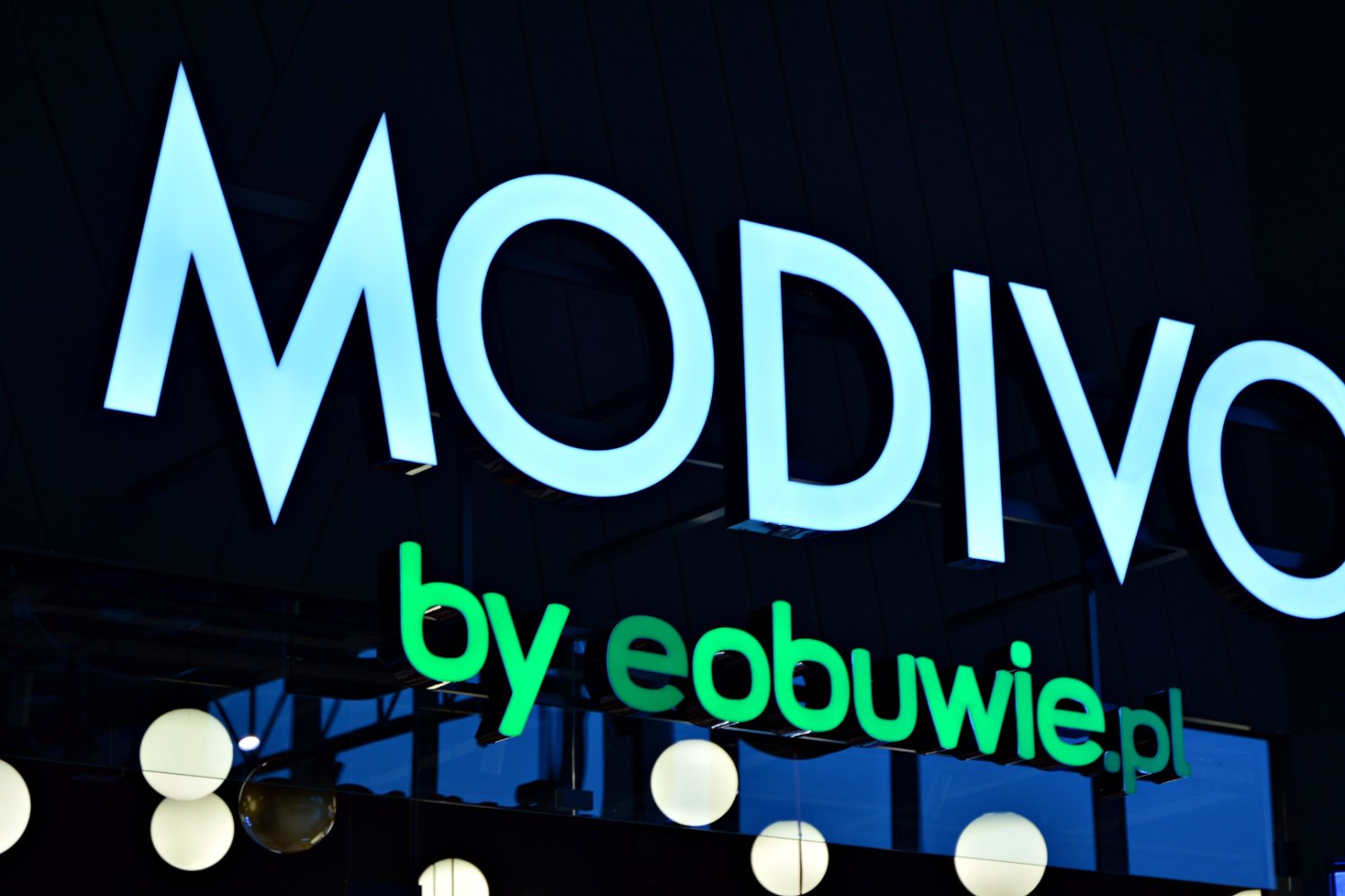 Kurs akcji Modivo rośnie w rekordowym tempie. Chodzi o nową współpracę sklep Modivo