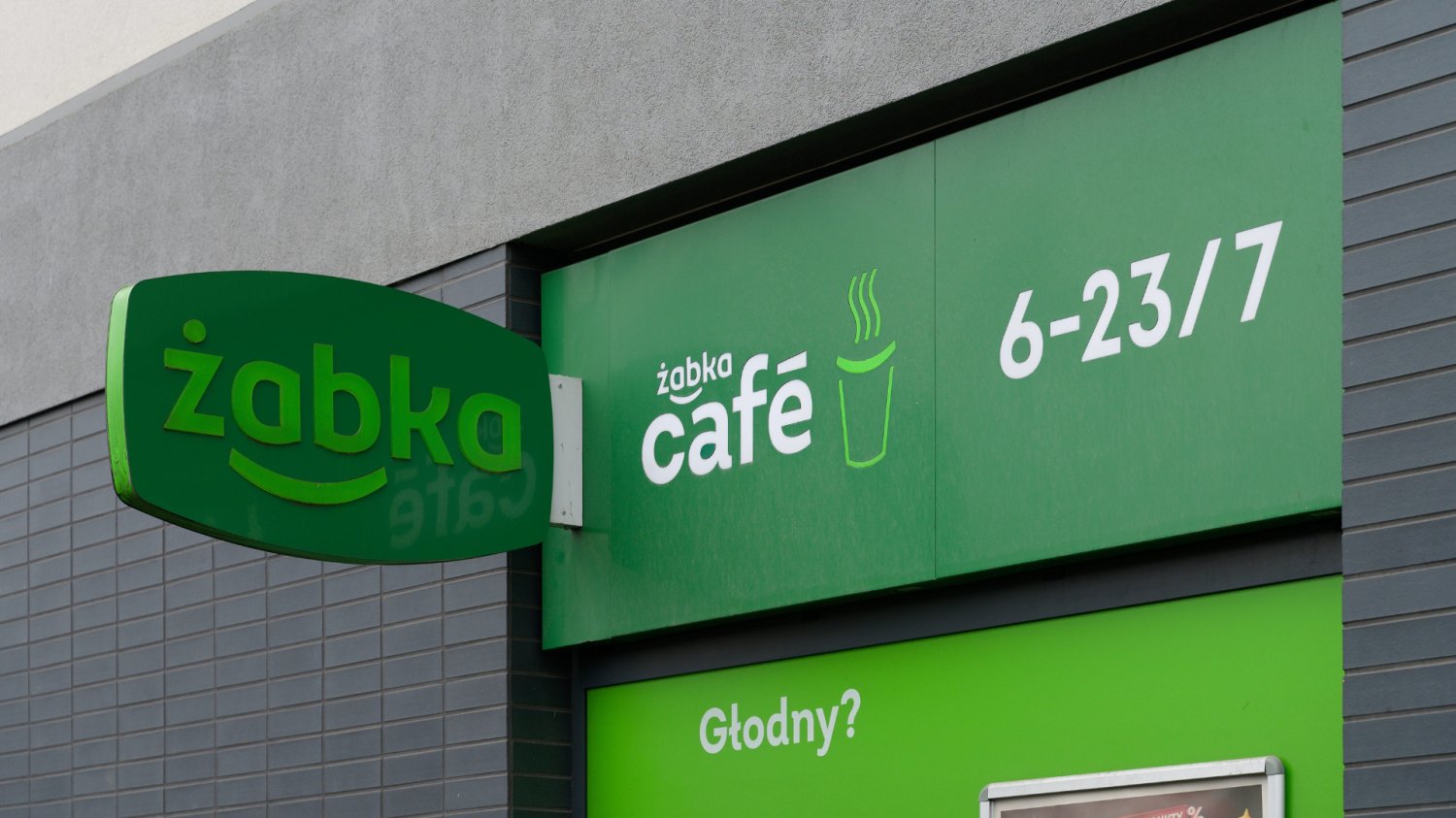 Kurs akcji Żabki po mocnym wybiciu. Jest nowy nabywca akcji sklep żabki