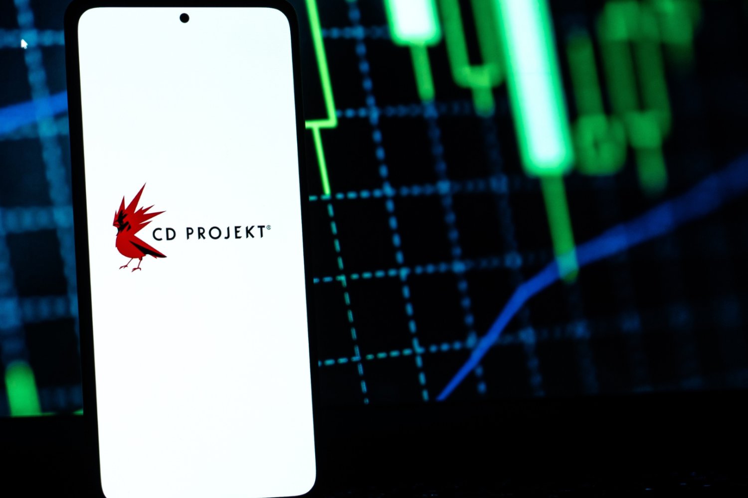 Kurs akcji CD Projektu rośnie. Firma stara się odzyskać blask smartfon z logo cd projekt