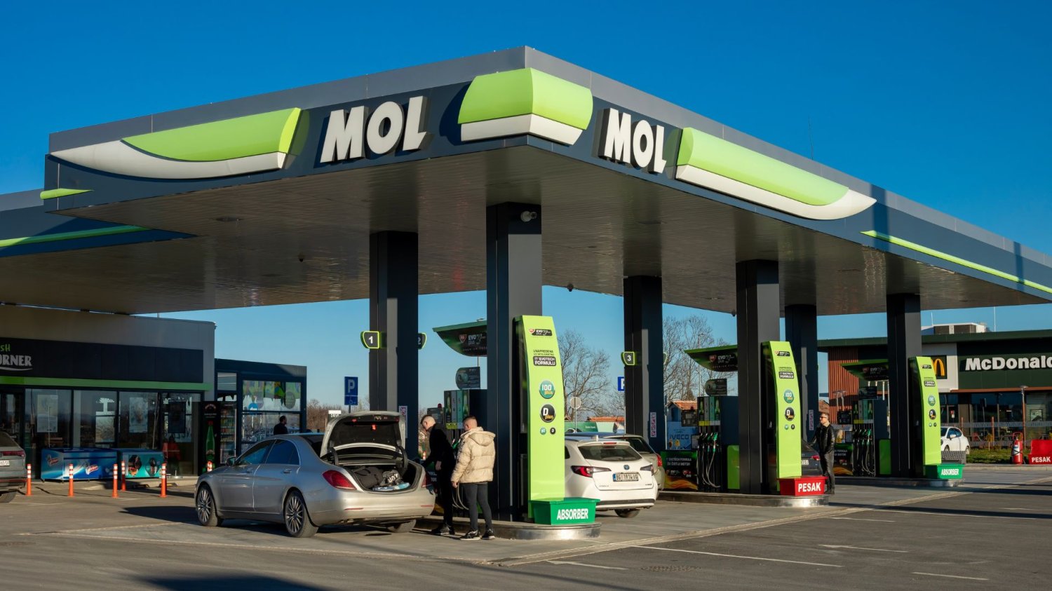 Stacja benzynowa MOL.