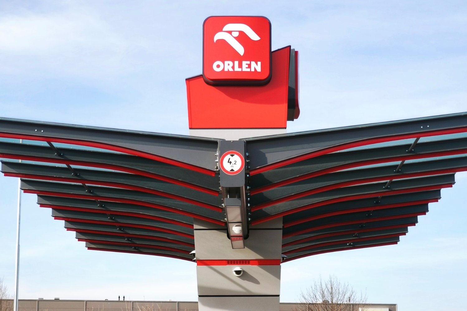 Kurs akcji Orlenu rośnie. Firma prowadzi ekspansję poza Polską stacja orlen