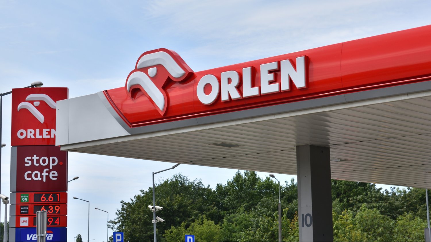 Kurs Orlenu rośnie. Koncern reaguje na doniesienia z Bliskiego Wschodu. Stacja Orlenu