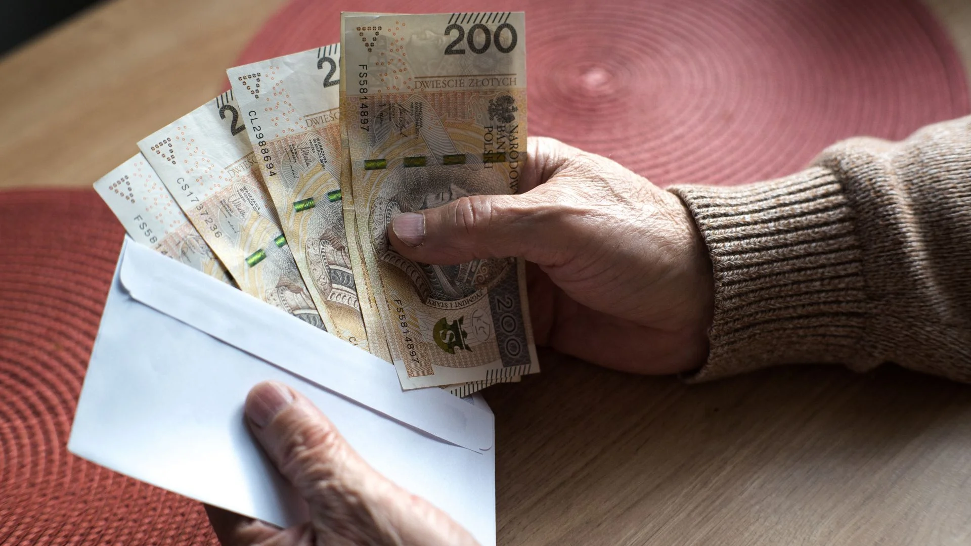 Wypłata 14. emerytury w 2026 roku. Oto, ile naprawdę trafi na konta