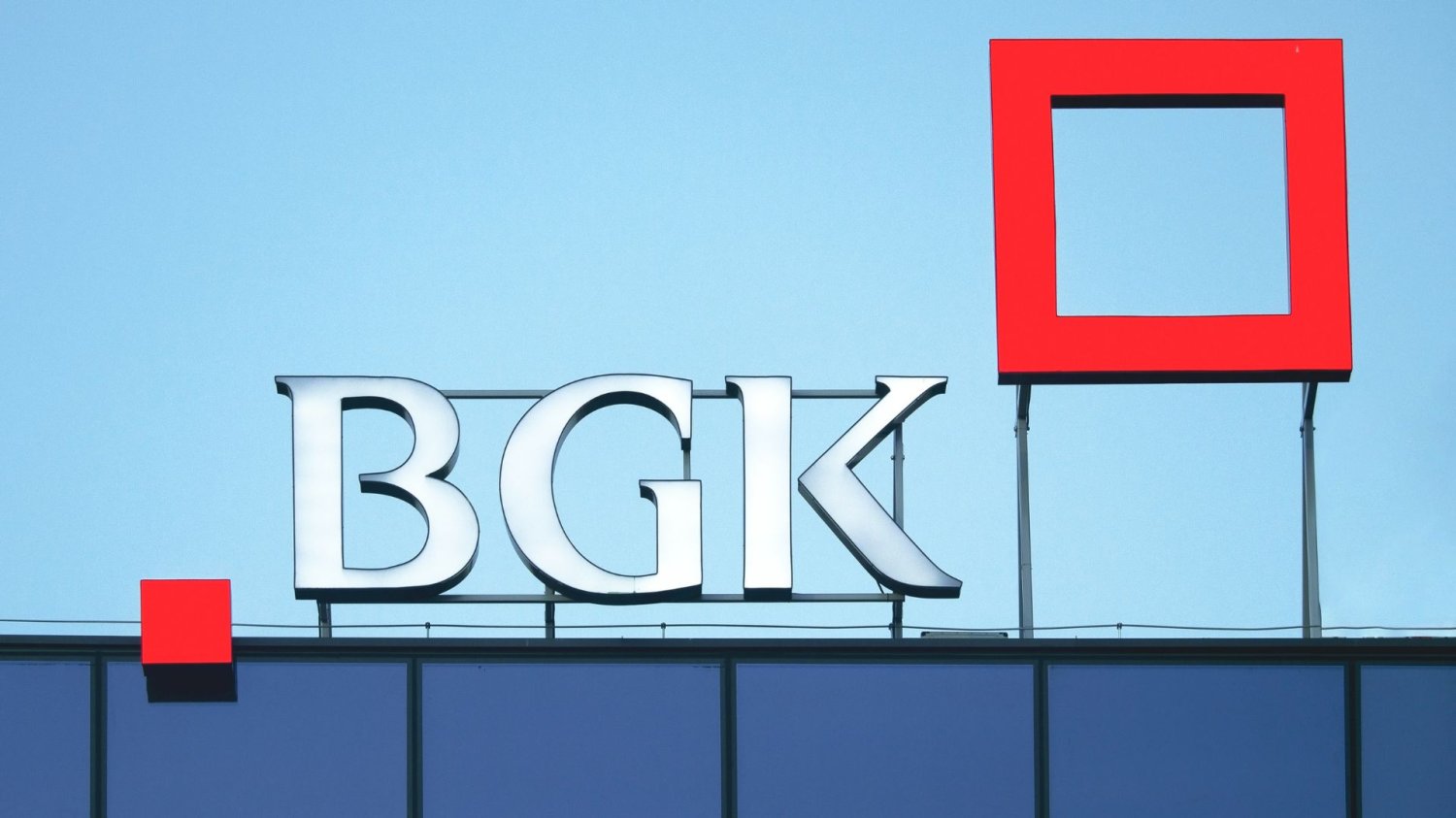 Szyld BGK. BGK wykłada ponad 40 mln zł na giganta AI. W Polsce powstanie unikalne centrum